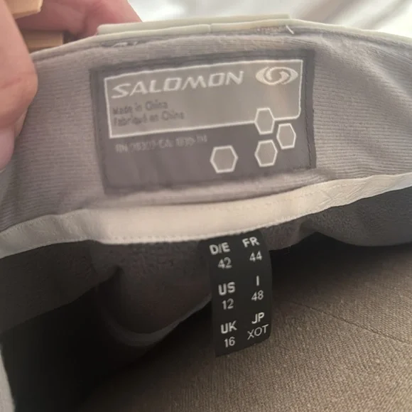 Excellent condition women’s ski pants from Salomon. - Picture 3 of 4